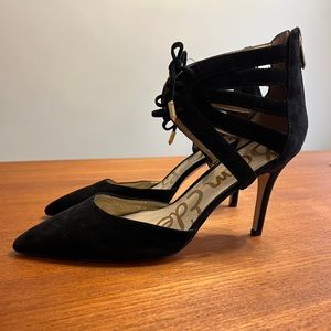 Pretty size 13 Sam Edelman heels. Heel is 3 1/2”. Gently worn - great condition.